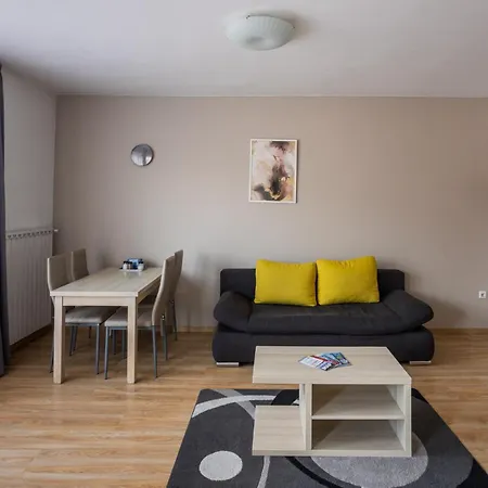 Corvin Plaza Apartments & Suites-2